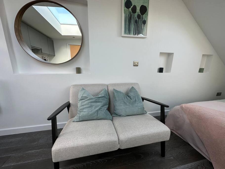 Lovely New Decor Studio - 4 The Southwell Лондон Экстерьер фото