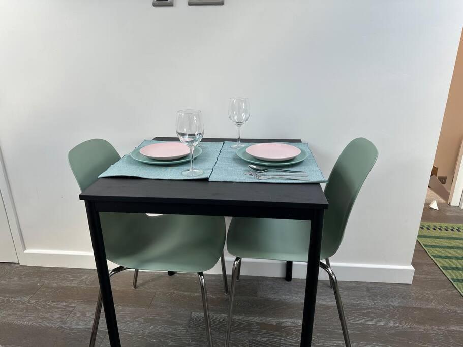 Lovely New Decor Studio - 4 The Southwell Лондон Экстерьер фото