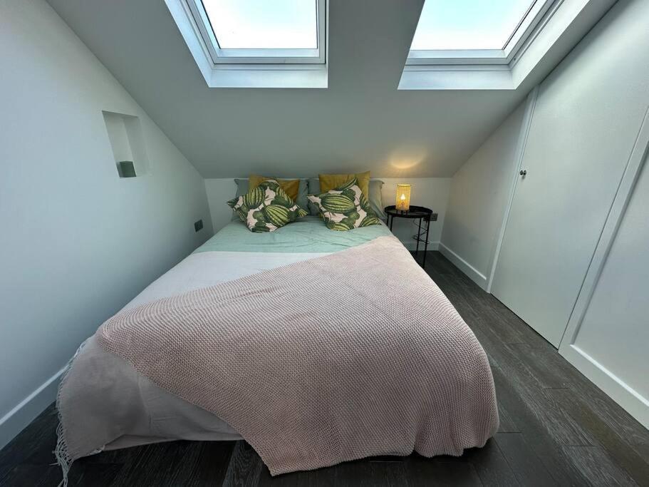 Lovely New Decor Studio - 4 The Southwell Лондон Экстерьер фото